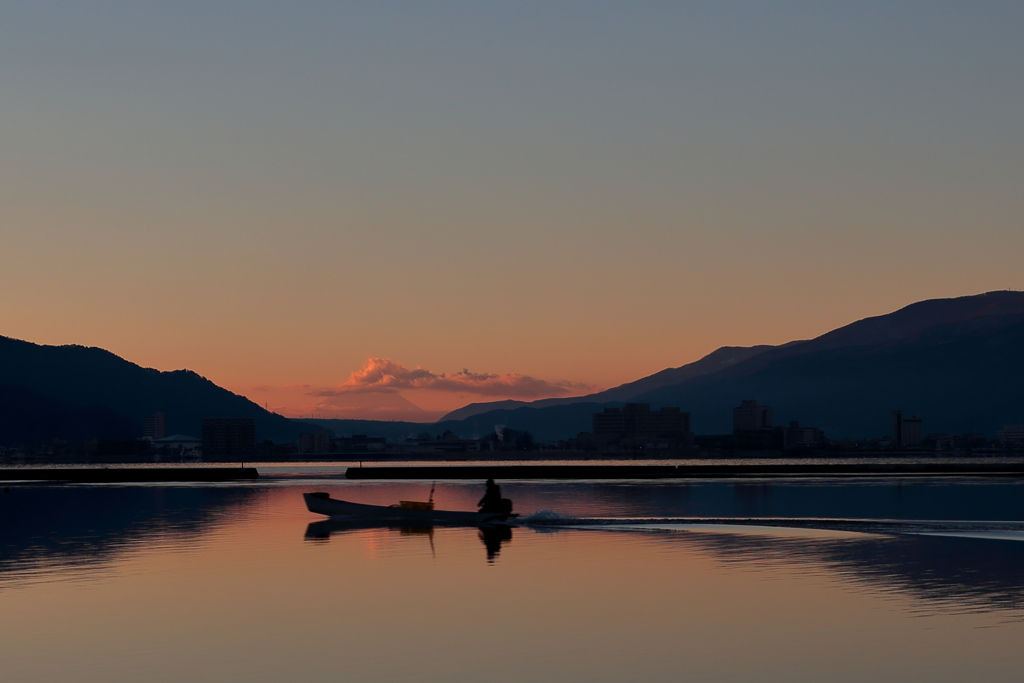諏訪湖の朝