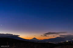 高原の夜明け