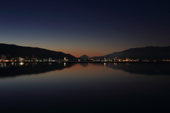 諏訪湖の夜明け
