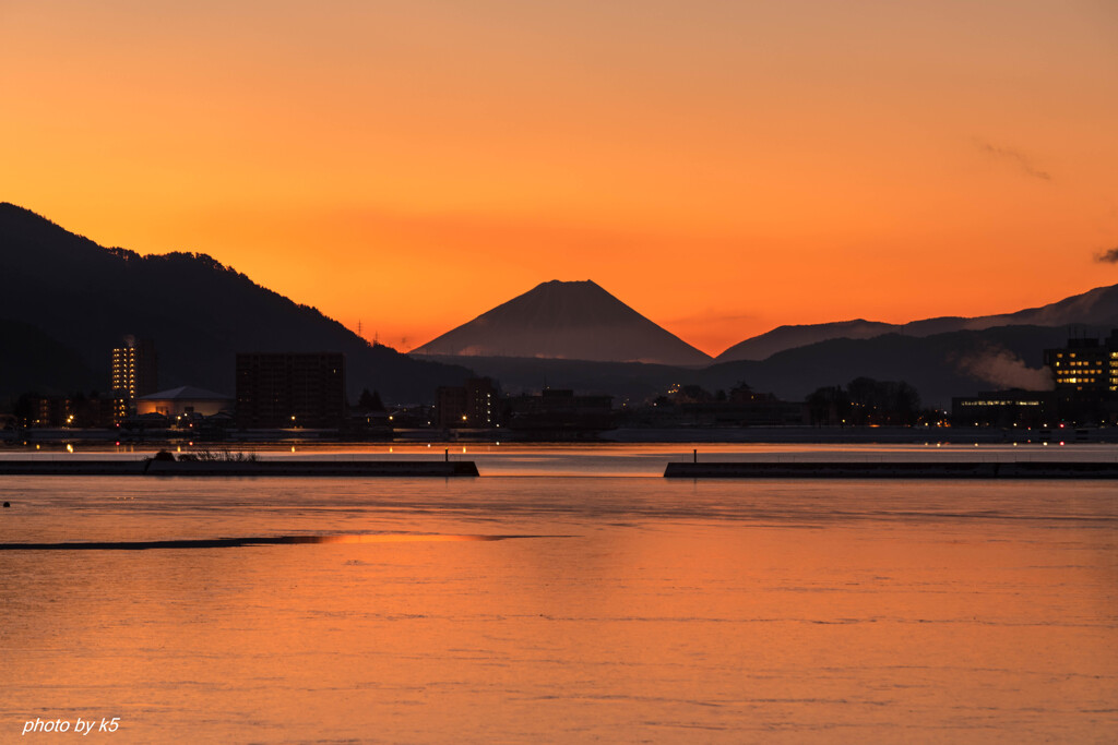 諏訪湖の朝