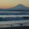 夕陽に染まりゆく富士山
