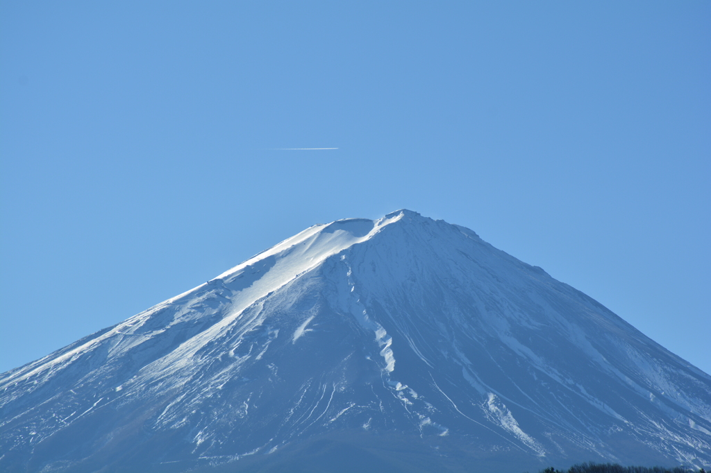 富士山と飛行機雲。。。
