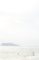 白い午後。江ノ島を望む