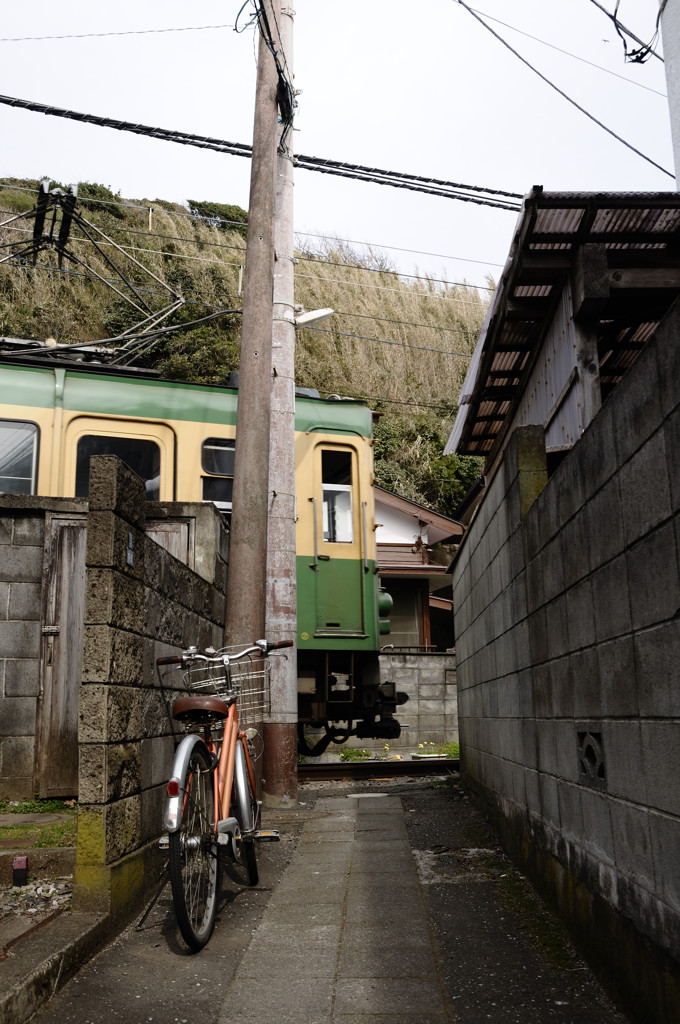 すり抜ける300形