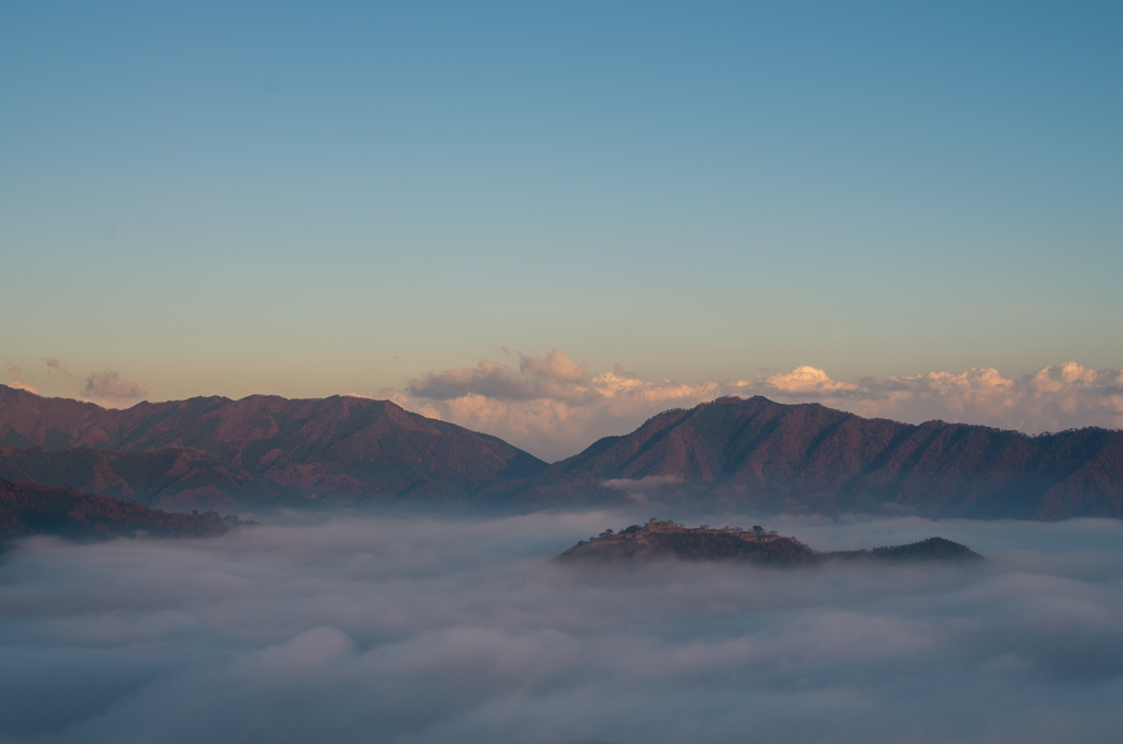 雲海に浮かぶ竹田城３