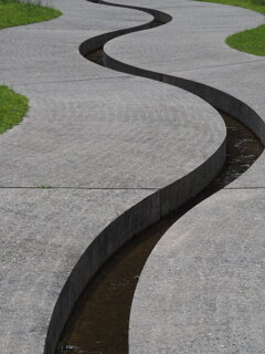 螺旋の水路　２