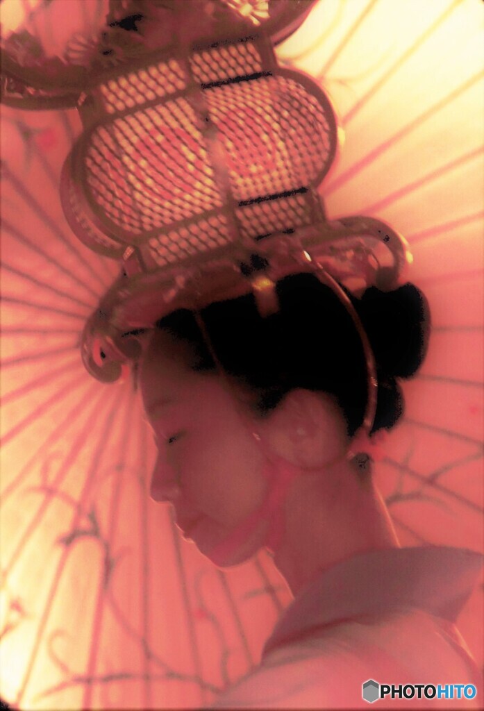 魅惑の灯篭娘