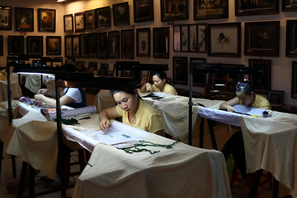 絹の刺繍絵工場