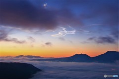阿蘇の雲海と夜光雲