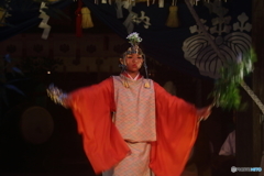 神楽舞の少女