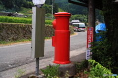 里山のバス停