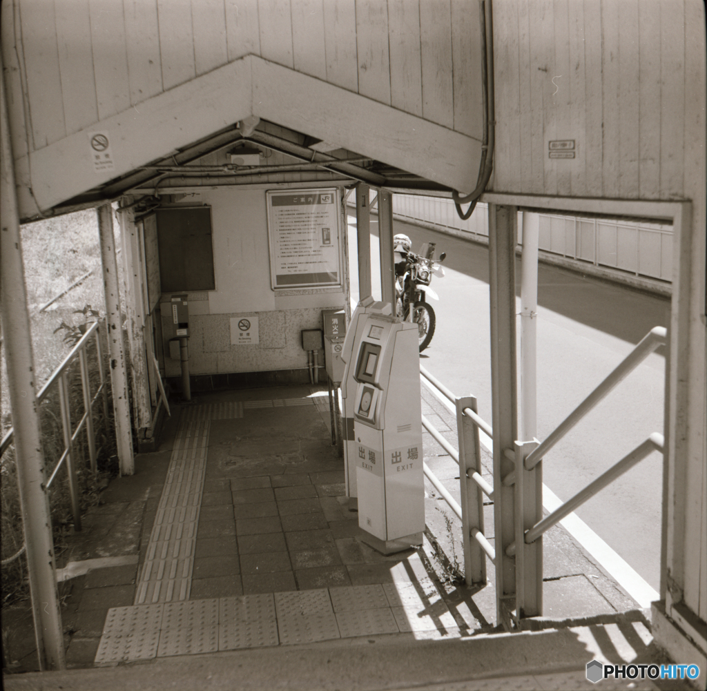 鶴見線　大川駅改札の風景