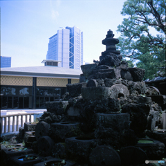 中野宝仙寺石臼塚01