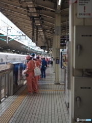 東京駅新幹線ホーム　待機中