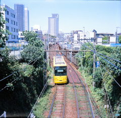 千登勢橋から望む都電荒川線