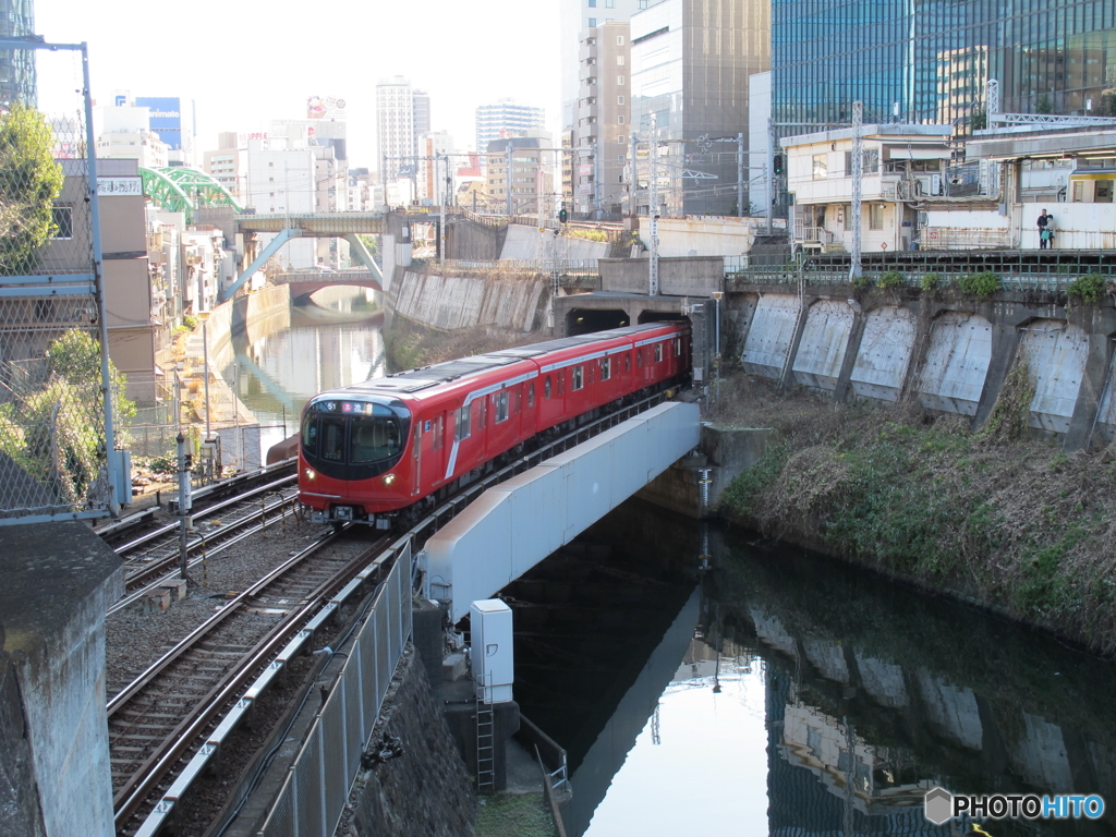 地下鉄なのに地上を走行