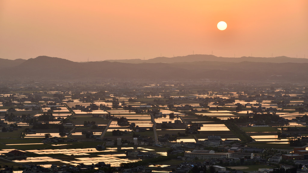 夕日に染まる