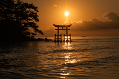 鳥居のある風景