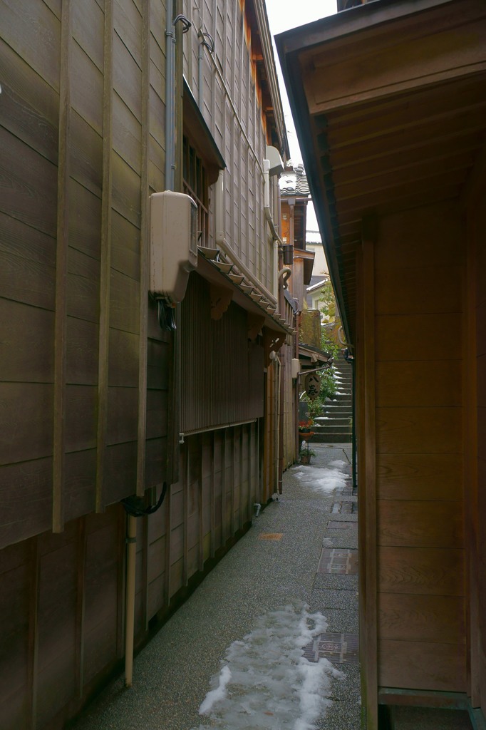 金沢散策・主計町　あかり坂への小路