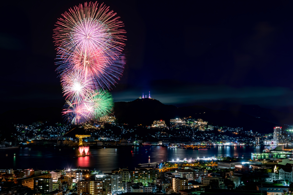 夏の夜の彩り