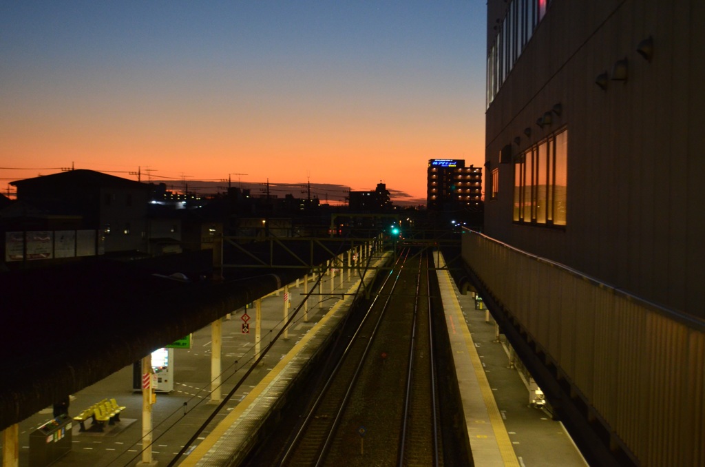 夕焼けへ続く線路
