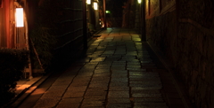 路地裏の灯り