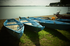 湖畔のボート