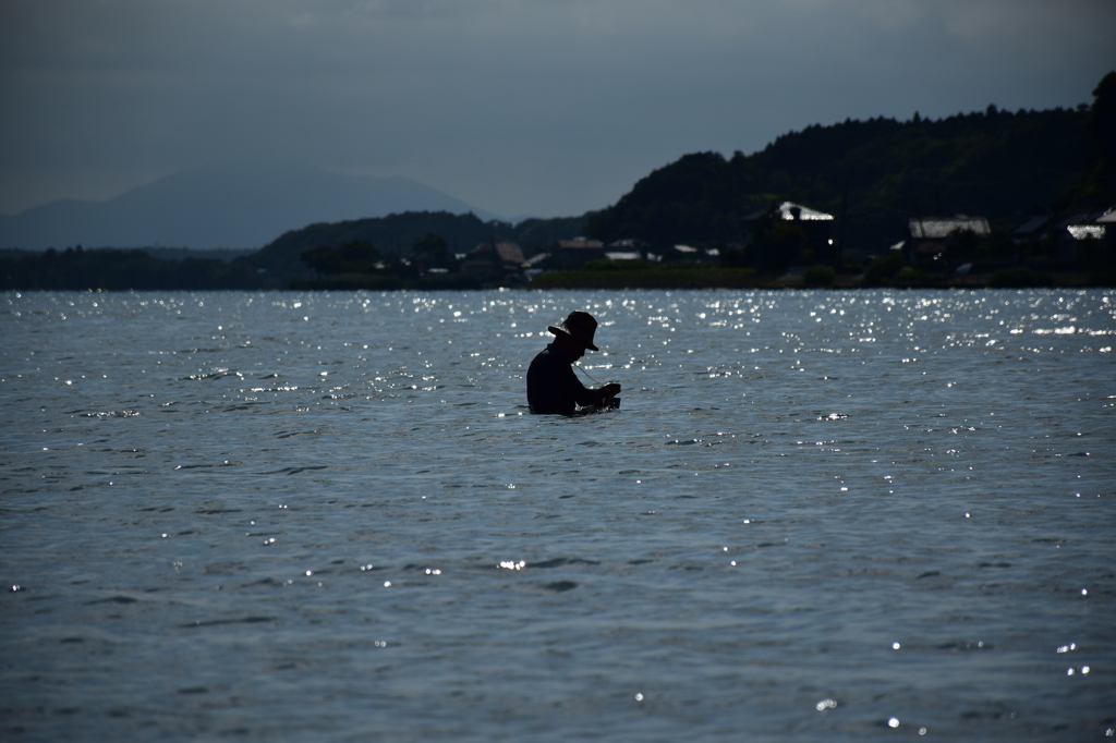 湖の中で