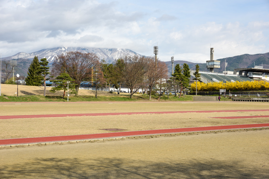 雲のかかった飯綱山