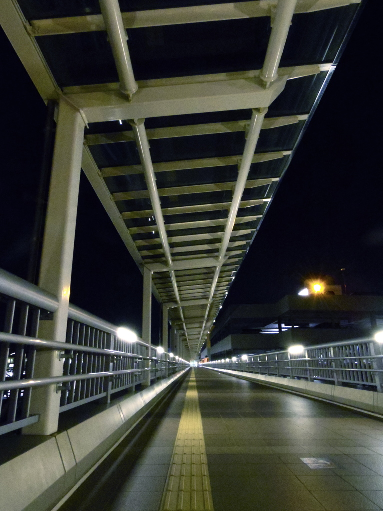 駅までの長い通路