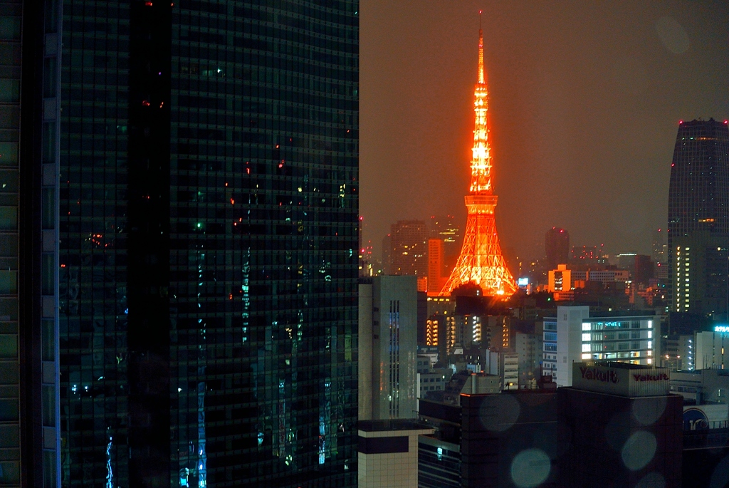 朱く灯る東京