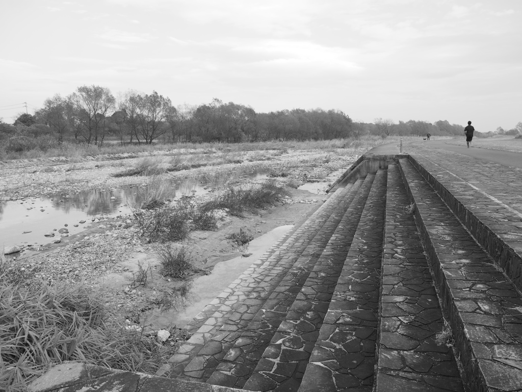 BW - 冬の河原