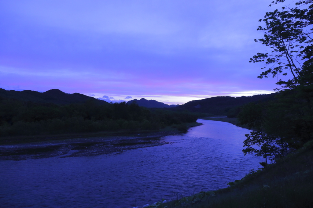 夜明けの沙流川