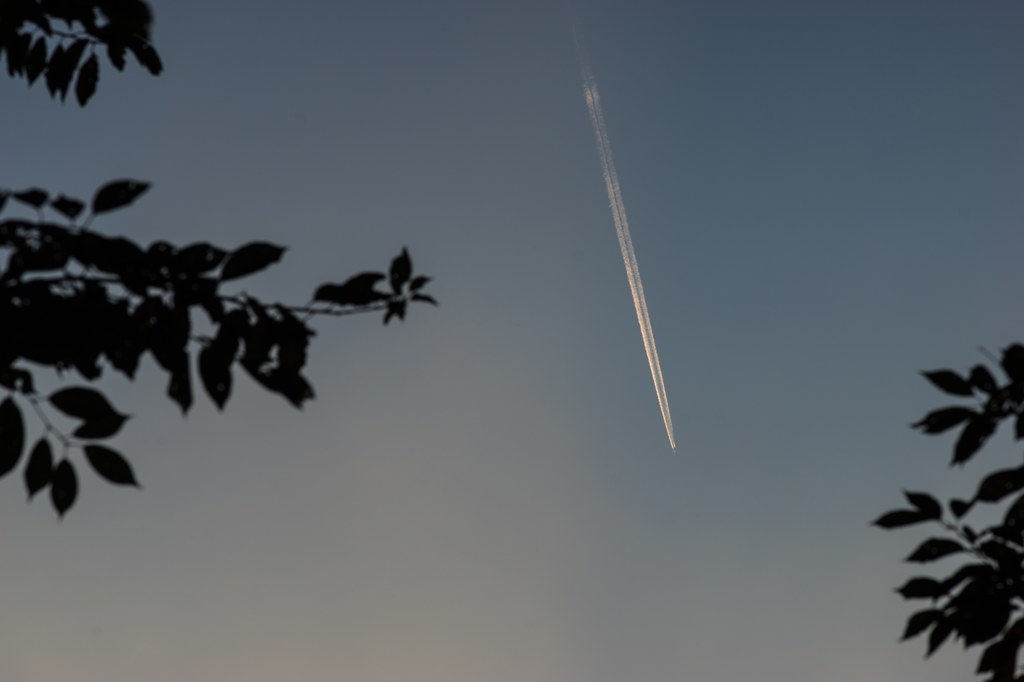 空にひとすじの雲