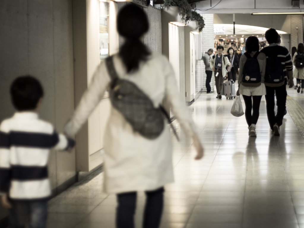 きっと、生まれてから死ぬまで誰かが手を繋いでいてくれる。