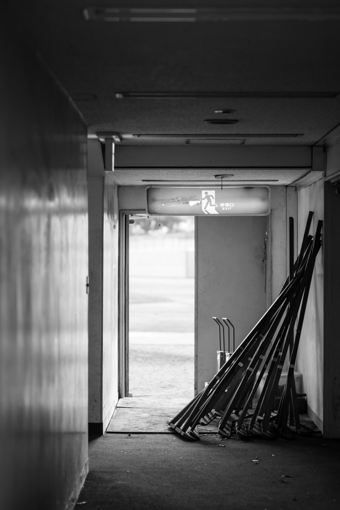 哀愁バックヤード