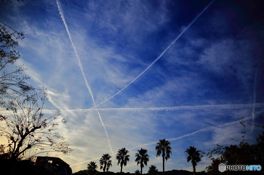 空の交差点