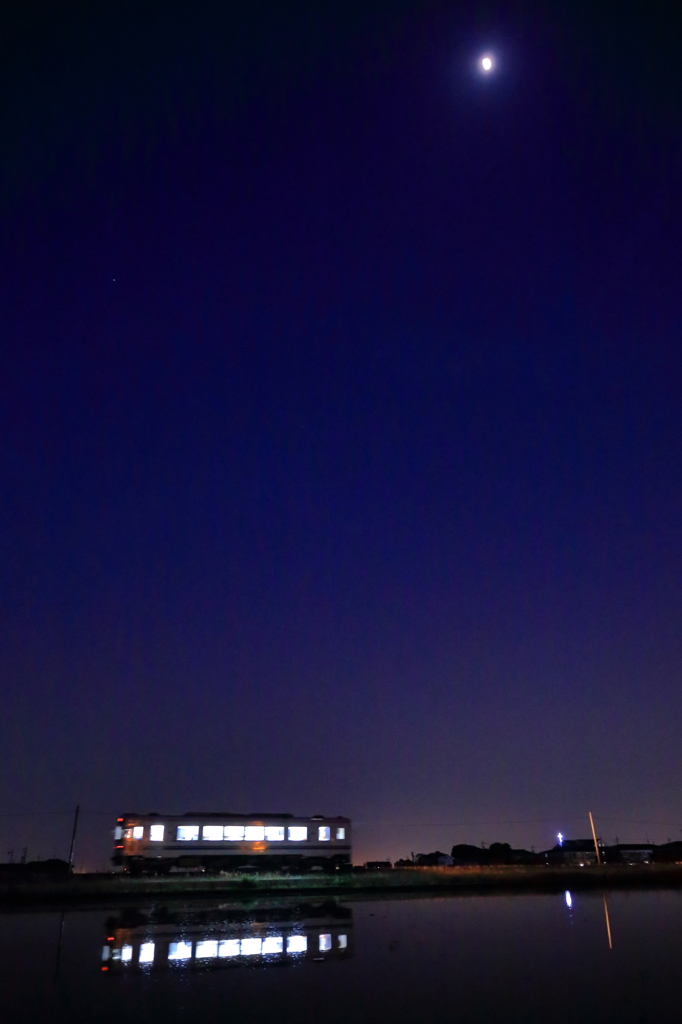 月夜を行く
