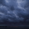 押し寄せる雲