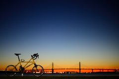 臨港パークで朝焼けと自転車を絡めて撮るだけの簡単なお仕事