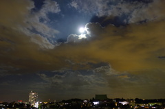 満月が照らす夜