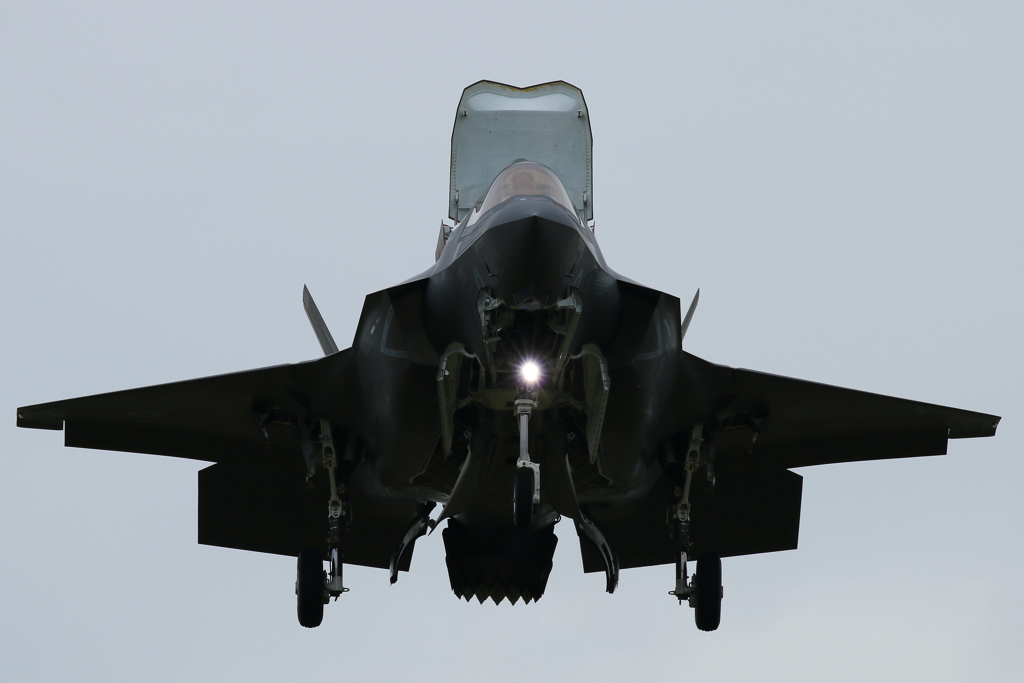 F-35 ホバリング 正面