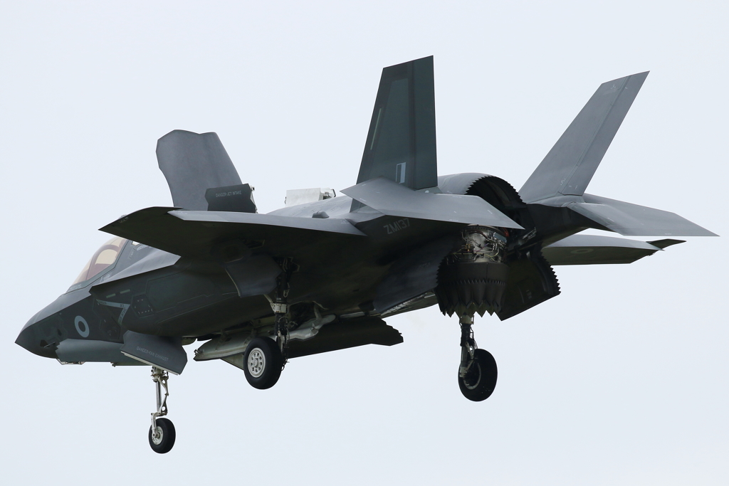 F-35 ホバリング 背面