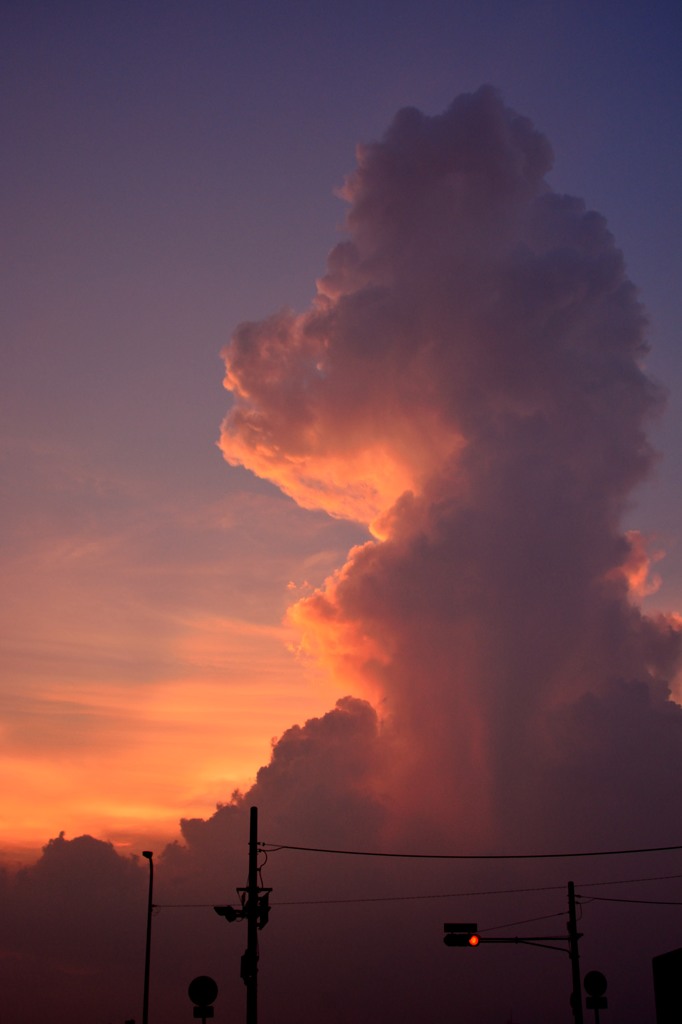 染まる入道雲