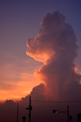 染まる入道雲
