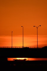 橋と夕陽