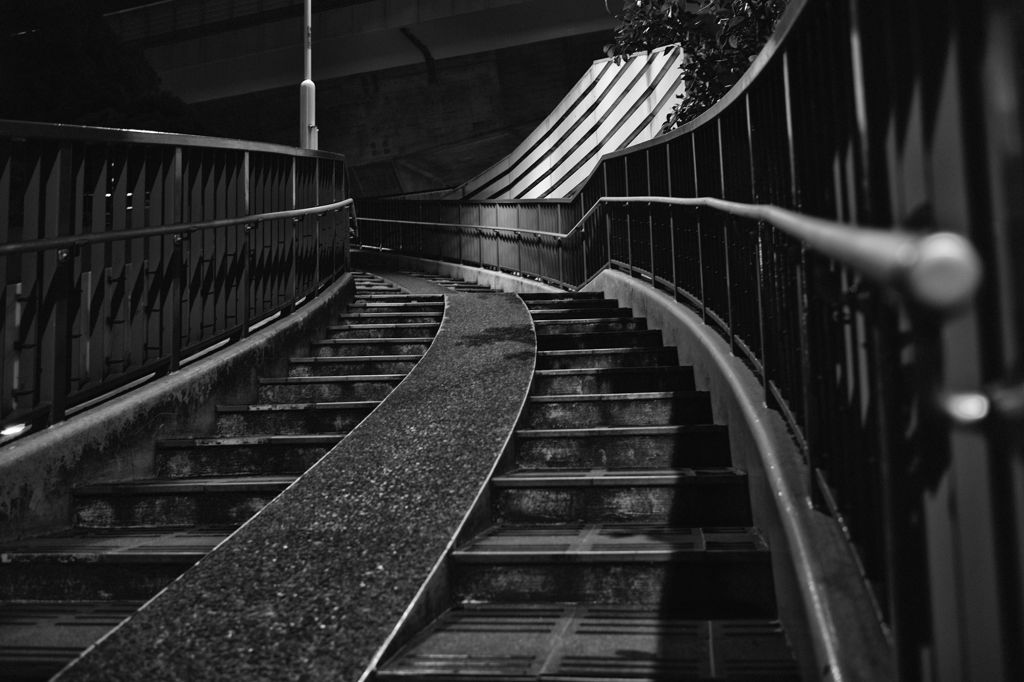夜の階段
