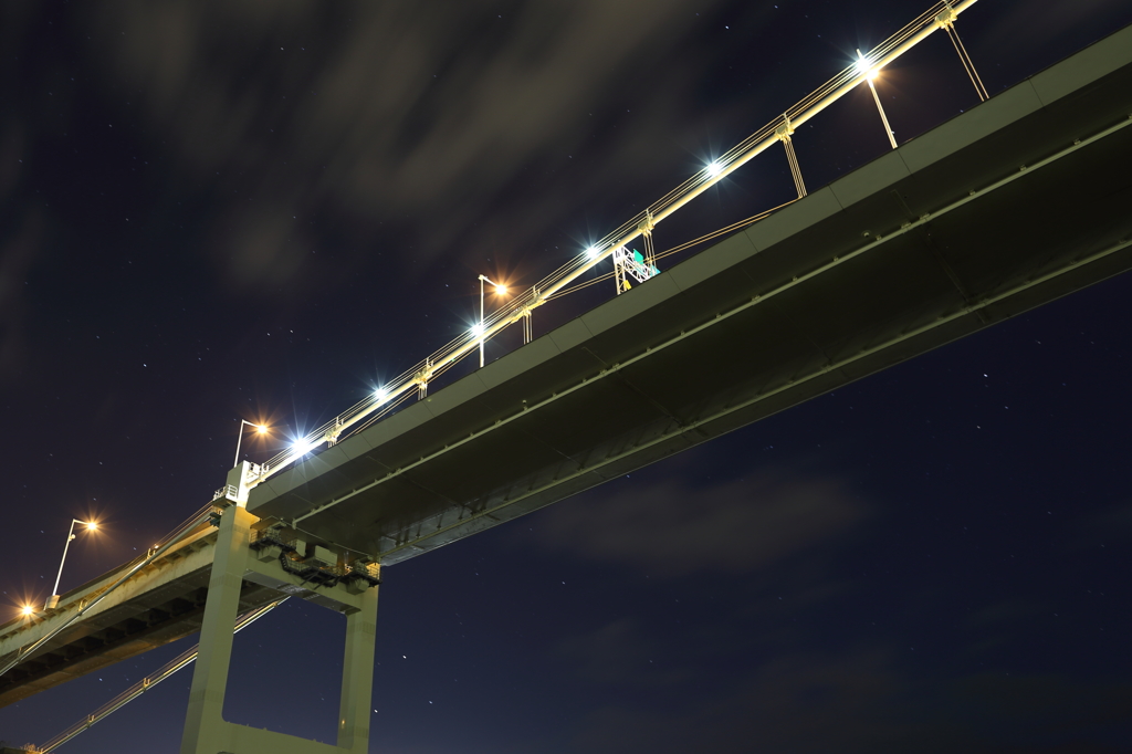 見上げた空には