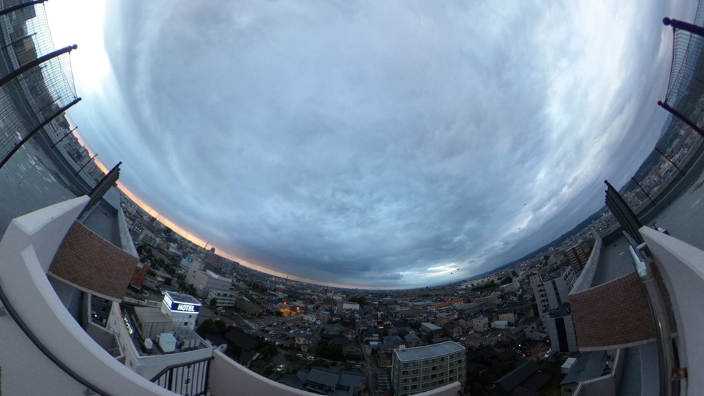 雨上がりの夕暮れ