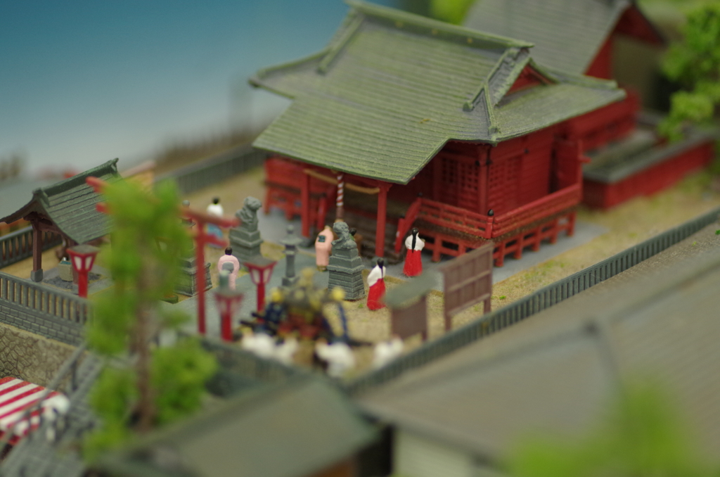 参拝する人々